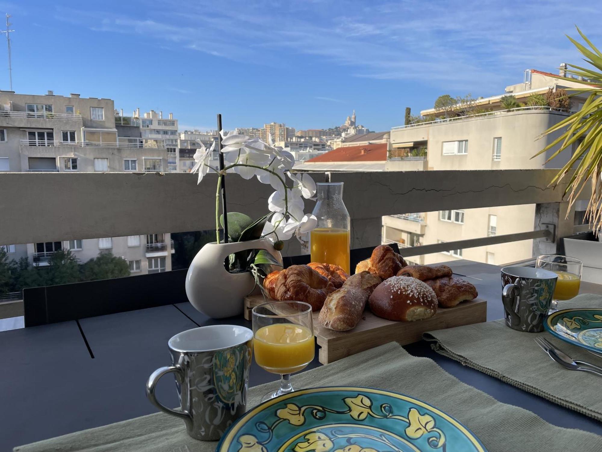 Spacieux - Vue Notre Dame De La Garde - Terrasse - Wifi Apartment *